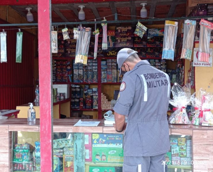 Fiscalizações em comércio de fogos de artificio são iniciadas no interior da Bahia; saiba mais Fiscalizações em comércio de fogos de artificio são iniciadas no interior da Bahia; saiba mais 4