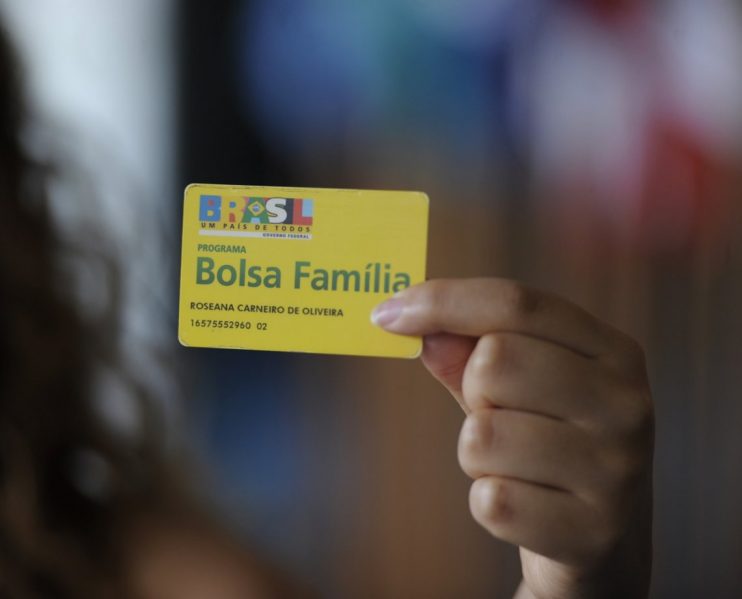 Bolsonaro anuncia que Bolsa Família vai pagar R$ 300 em média para os beneficiários; saiba mais 12