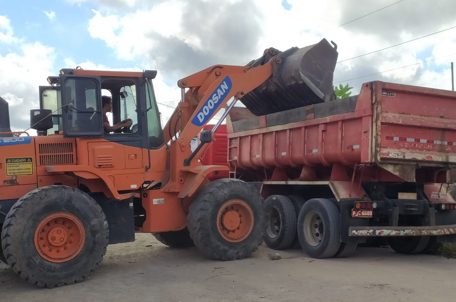 Bairros Urbis I e II em Eunápolis são beneficiados com mutirão de limpeza Bota Fora 13