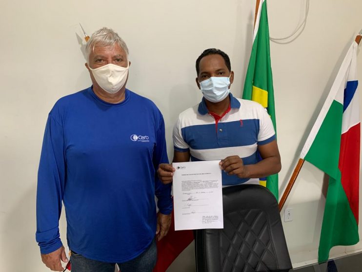 Prefeito de Itagimirim assina cessão para perfuração de poços artesianos no município 11
