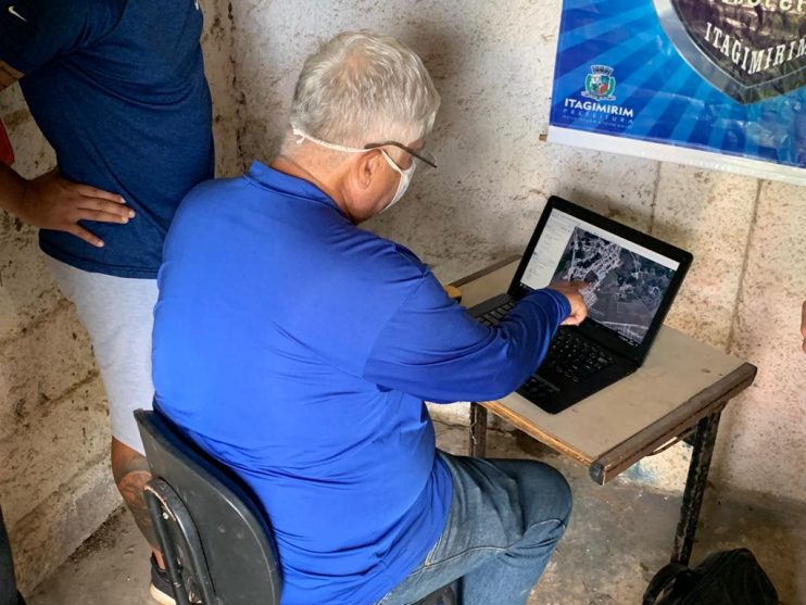 Prefeito de Itagimirim assina cessão para perfuração de poços artesianos no município 8