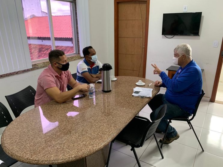 Prefeito de Itagimirim assina cessão para perfuração de poços artesianos no município 6