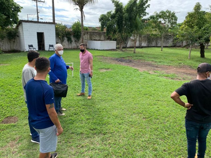Prefeito de Itagimirim assina cessão para perfuração de poços artesianos no município 9
