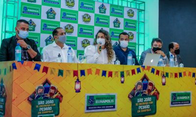 Prefeita Cordélia anuncia durante coletiva de imprensa, a Live São João se Encontra com Pedrão em Eunápolis 16
