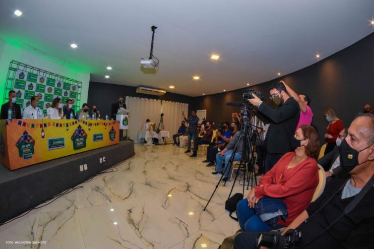 Prefeita Cordélia anuncia durante coletiva de imprensa, a Live São João se Encontra com Pedrão em Eunápolis 28