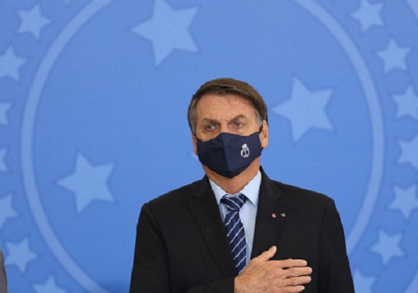 Bolsonaro elogia Pazuello e Ernesto Araújo por acordo para produção de IFA 12