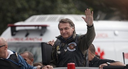 Governo de SP autua Bolsonaro por não usar máscara em ato 11