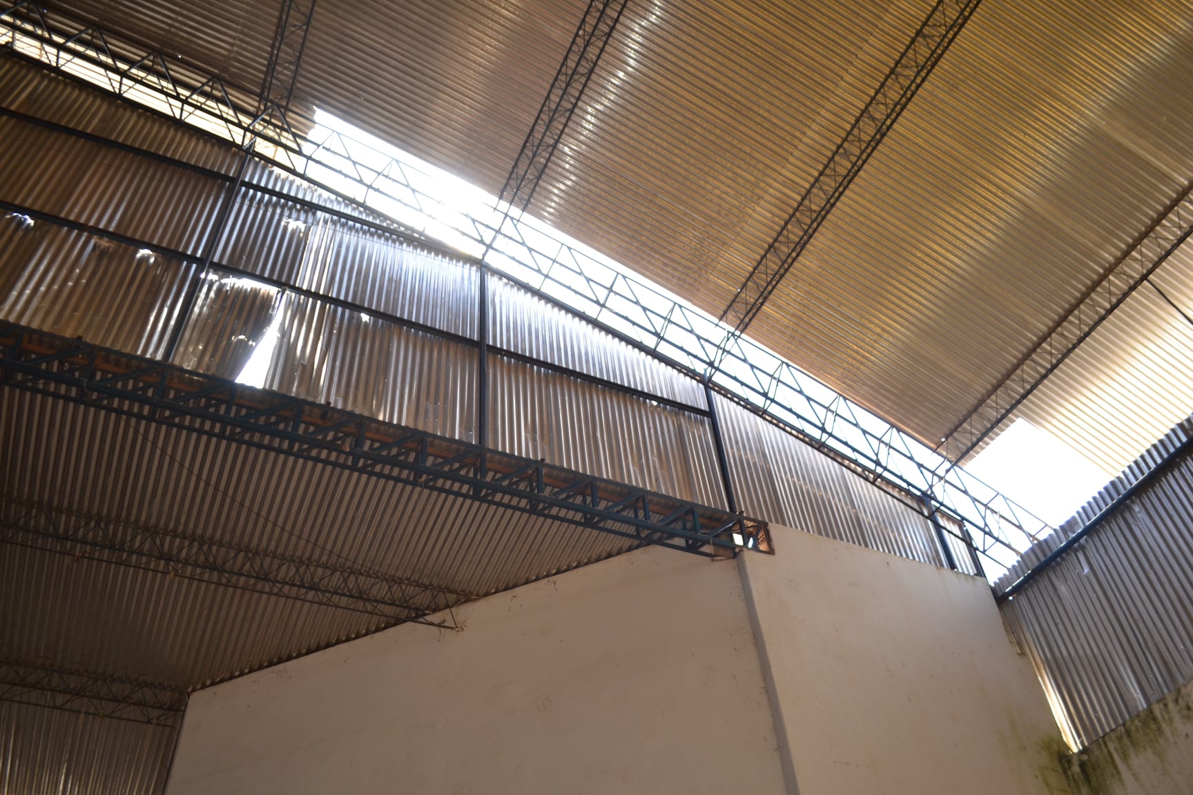 Ginásio de Guaratinga é interditado por corrosão na estrutura metálica 8