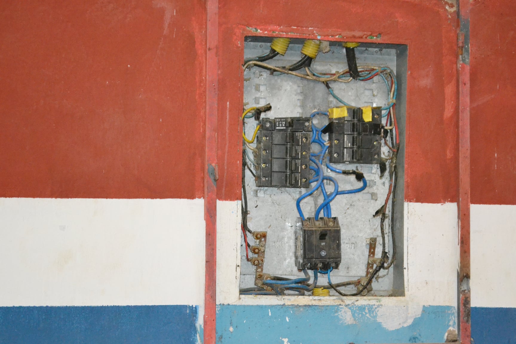 Ginásio de Guaratinga é interditado por corrosão na estrutura metálica 9