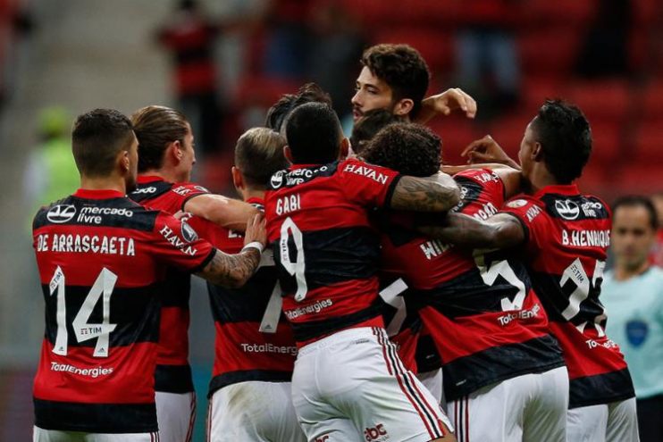Com presença de torcedores, Flamengo goleia e passa às quartas na Liberta 11