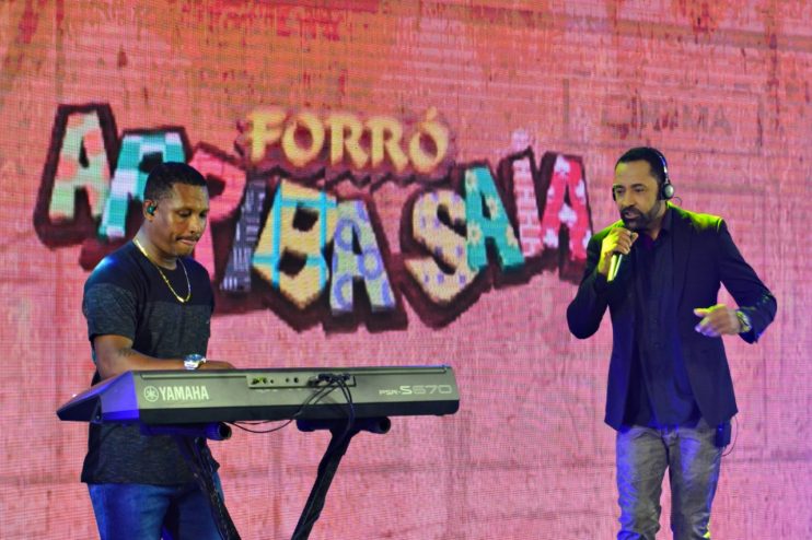 Adelmário Coelho e Roni Brasil fecham com chave de ouro a última noite da live "São João se Encontra com Pedrão em Eunápolis" 42