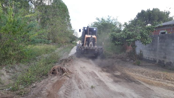 Prefeitura de Eunápolis realiza serviços de patrolamento em ruas do Dinah Borges e Sapucaieira 29