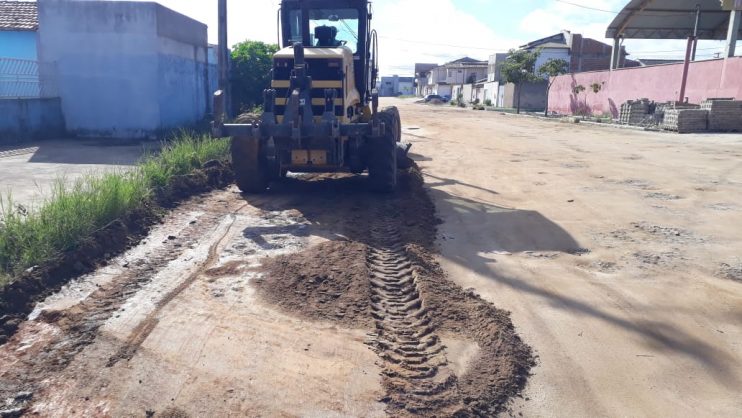 Prefeitura de Eunápolis realiza serviços de patrolamento em ruas do Dinah Borges e Sapucaieira 6