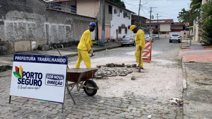 Manutenção de vias no Centro de Porto Seguro 9