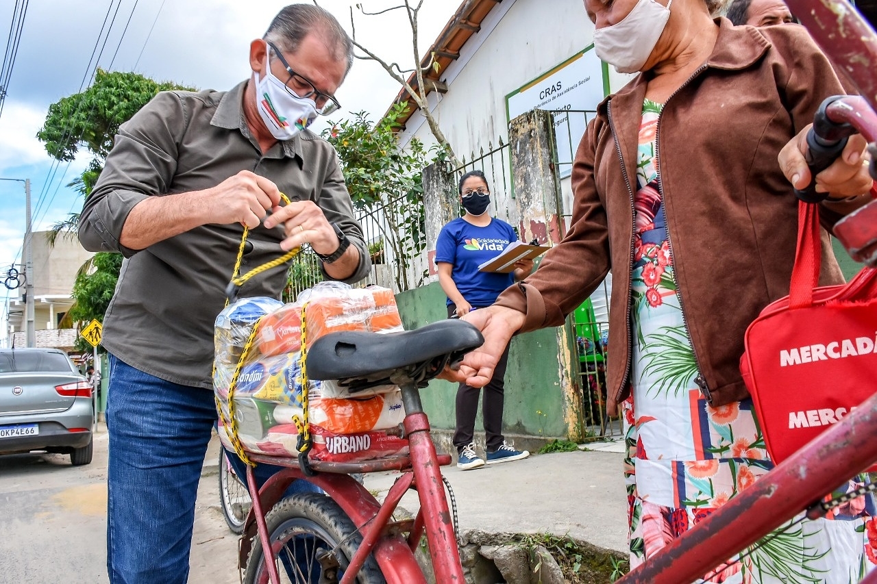 Mais de 500 famílias já foram beneficiadas com a distribuição de cestas básicas, realizadas pela Prefeitura de Porto Seguro 7