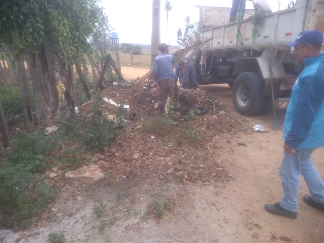 Mutirão de limpeza contra o Aedes Aegypti recolhe lixo no distrito da Colônia 6