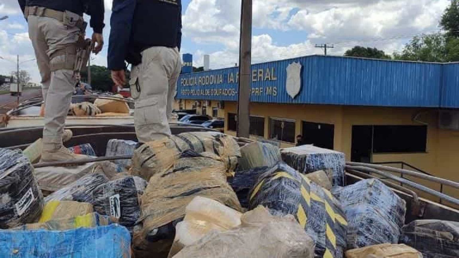 Polícia de MS faz a maior apreensão de drogas da história do país Polícia de MS faz a maior apreensão de drogas da história do país 5