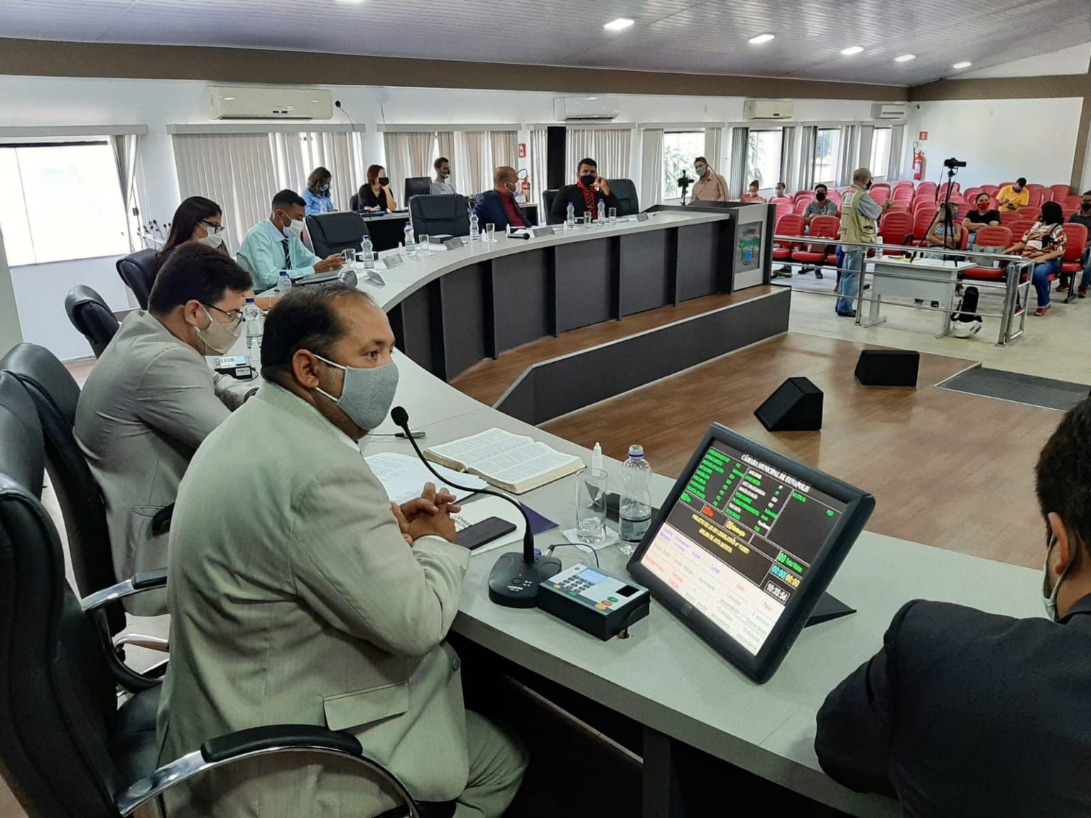 Câmara de Eunápolis convoca vereadores para sessão extraordinária durante o recesso Câmara de Eunápolis convoca vereadores para sessão extraordinária durante o recesso 10