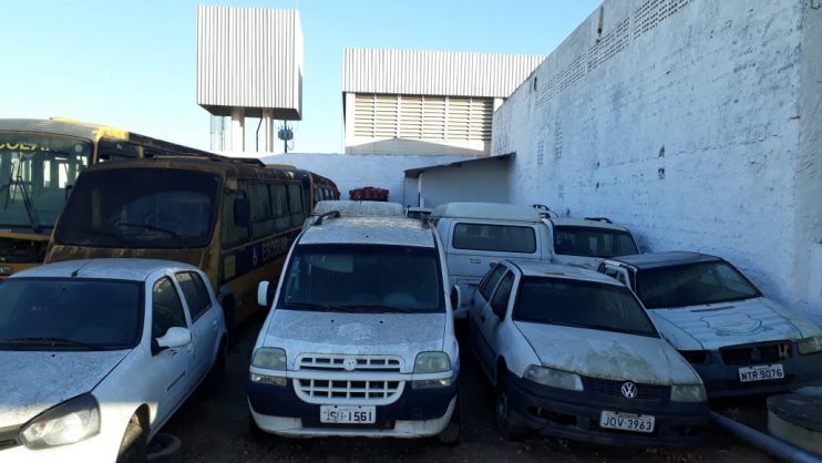 Eunápolis: Ex-gestão deixa cemitério de veículos sucateados no município; só ambulâncias são oito 113