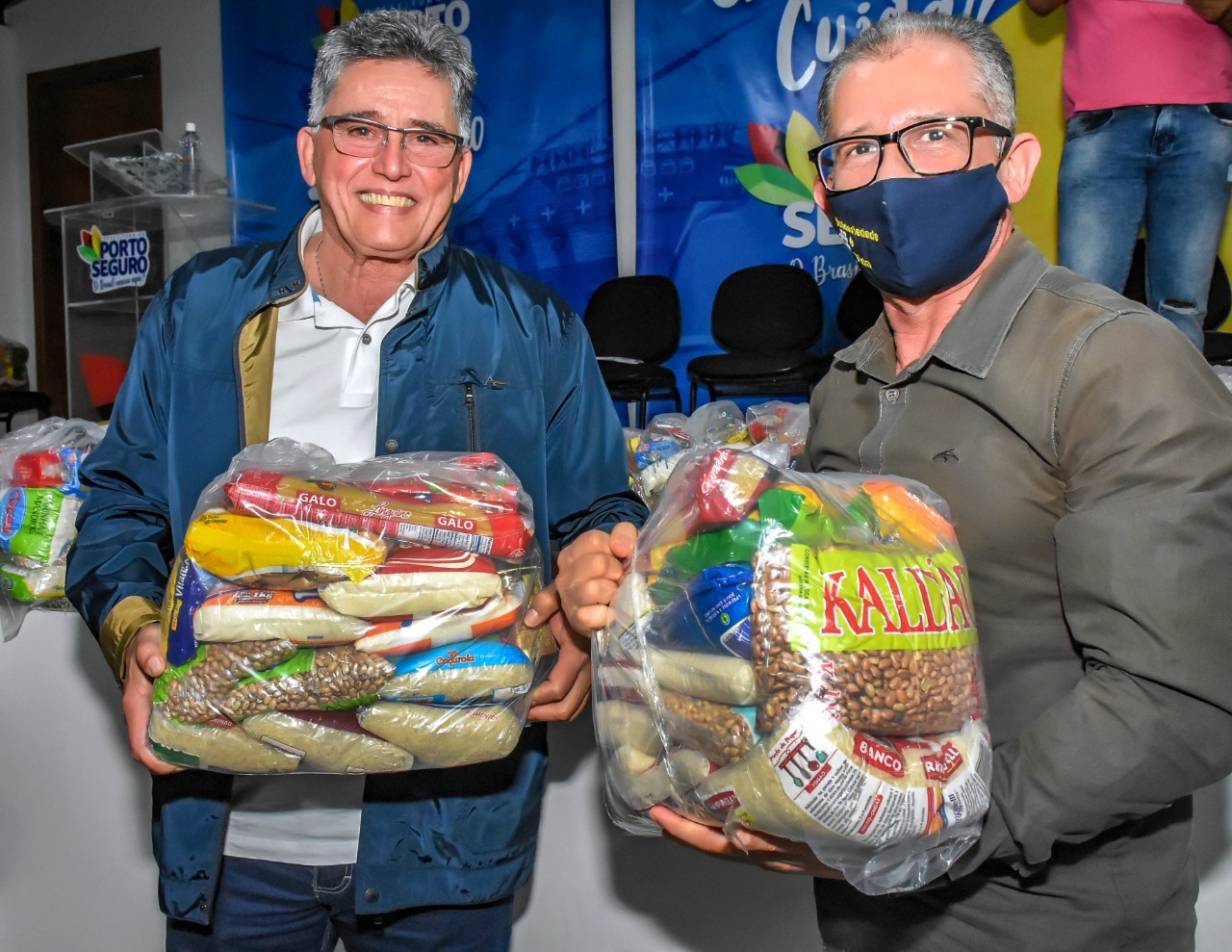 Prefeitura faz nova entrega de cestas básicas para famílias de músicos de Porto Seguro. 29
