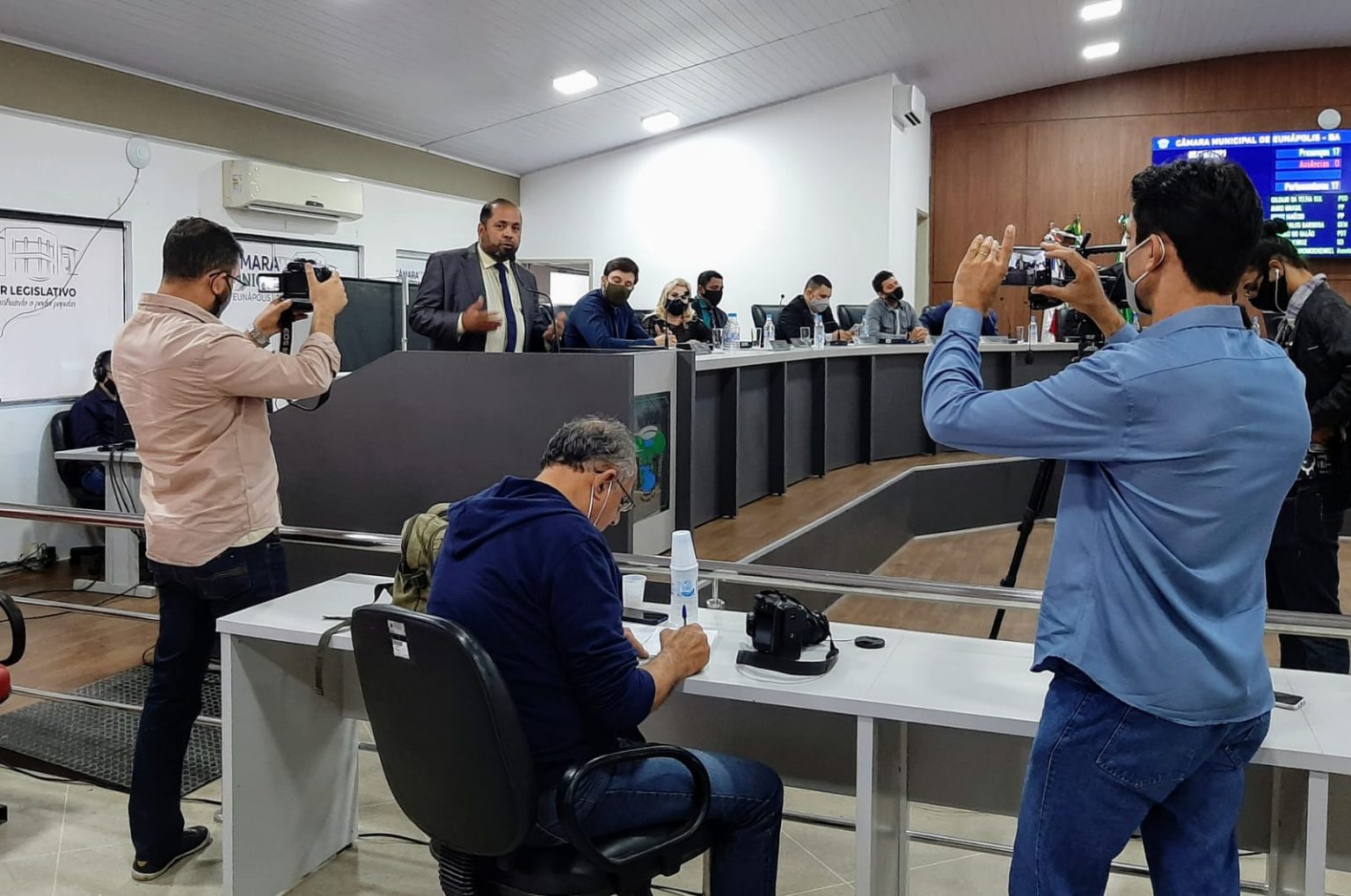 Câmara de Eunápolis reabre com campanha “Agosto Lilás” de combate a violência contra a mulher 8