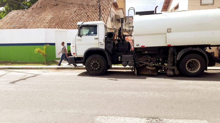 Secretaria de Serviços Públicos utiliza caminhão varredeira para intensificar limpeza urbana 9