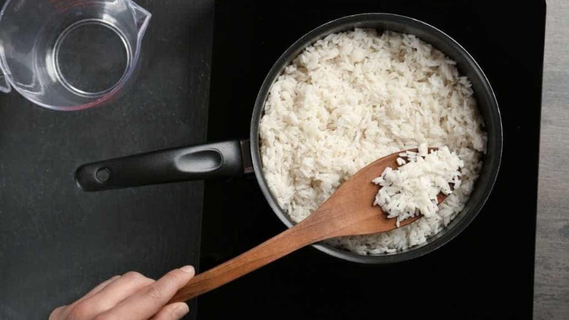 Modo como o arroz é feito pode causar muitos males à saúde; entenda 3
