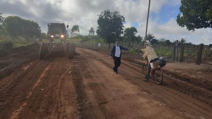 Prefeitura intensifica patrolamento em estradas e ramais da zona rural de Eunápolis 5