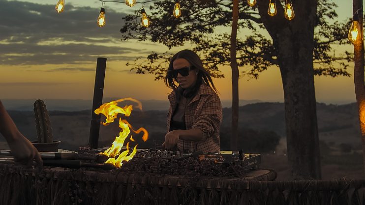 Conheça a DJ e produtora Ramona e seu novo projeto singular: Special Ubuntu 9