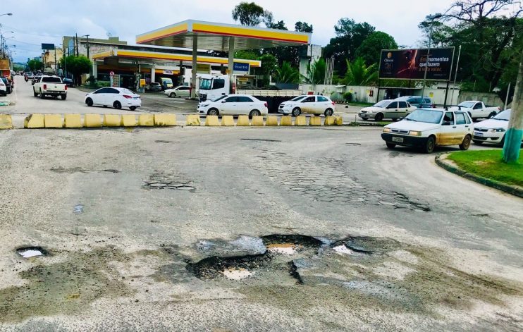 Situação de degradação das ruas de Eunápolis é resultado da péssima qualidade do asfalto e desvio de dinheiro público 4