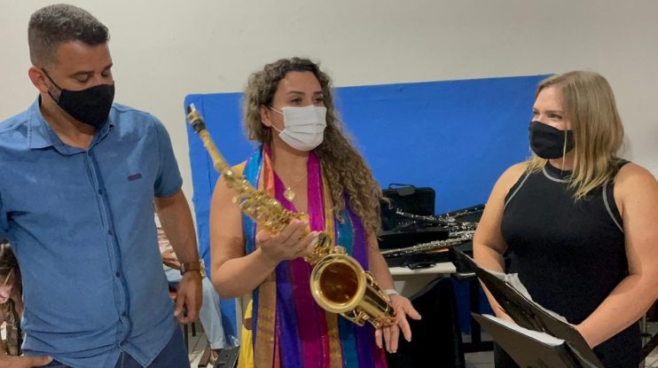 Prefeita Cordélia Torres entrega instrumentos para projeto Palácio das Artes Cultura para Todos 4