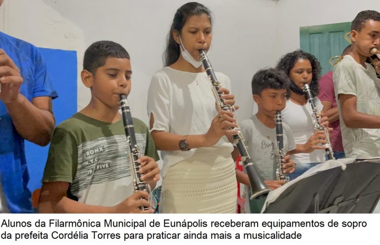 Prefeita Cordélia Torres entrega instrumentos para projeto Palácio das Artes Cultura para Todos 6