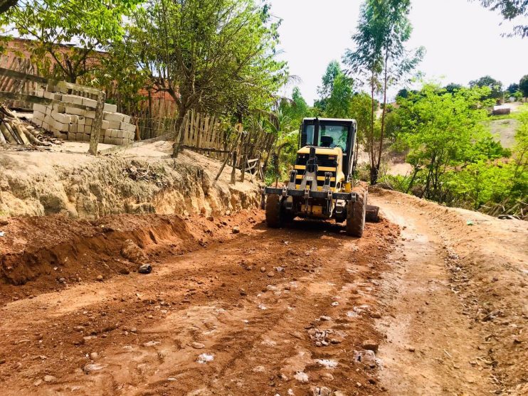 Prefeitura de Eunápolis inicia serviço de revitalização em rua para melhorar mobilidade no bairro Juca Rosa 7