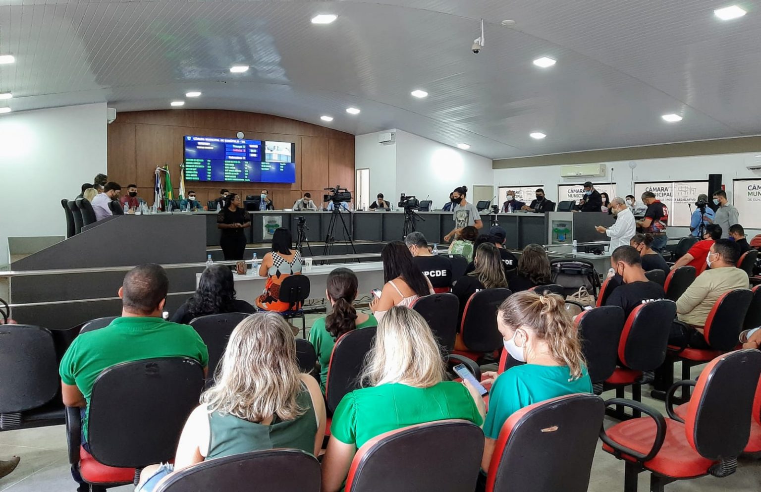 Câmara de Eunápolis aprova moção de pesar pela morte do soldado PM Câmara de Eunápolis aprova moção de pesar pela morte do soldado PM 7