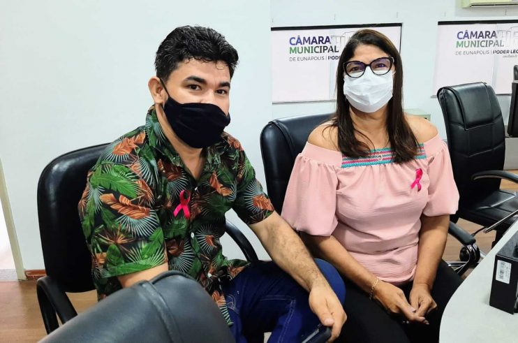 Câmara de Eunápolis abraça campanha e "veste" rosa para alertar sobre câncer 24