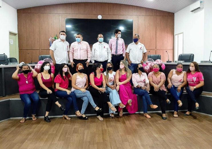 Câmara de Eunápolis abraça campanha e "veste" rosa para alertar sobre câncer 12
