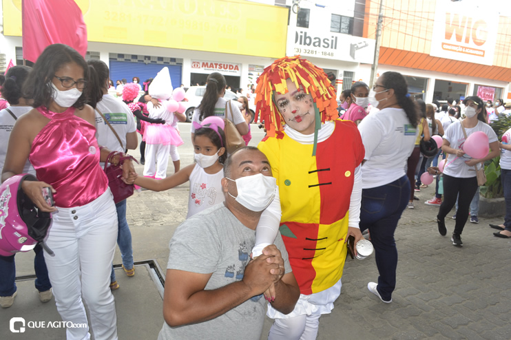 “Caminhada Rosa” reúne centenas de pessoas para alerta de prevenção ao câncer de mama em Eunápolis 76