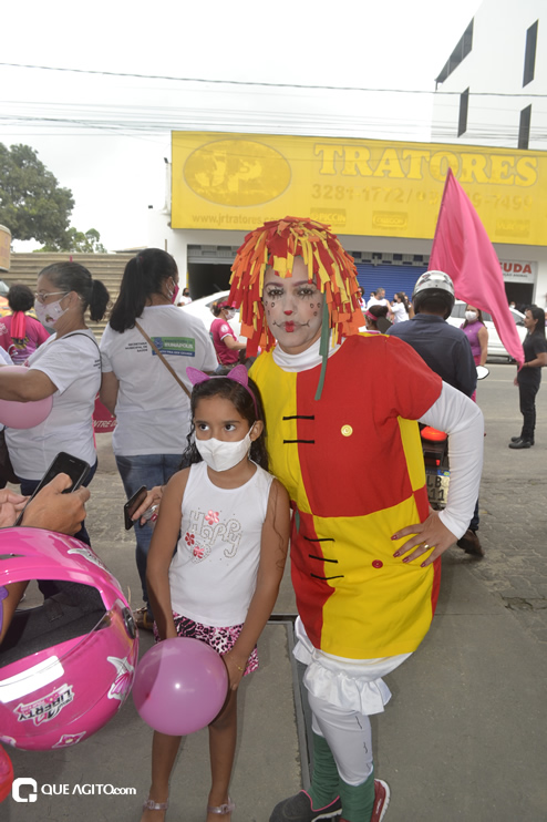 “Caminhada Rosa” reúne centenas de pessoas para alerta de prevenção ao câncer de mama em Eunápolis 86