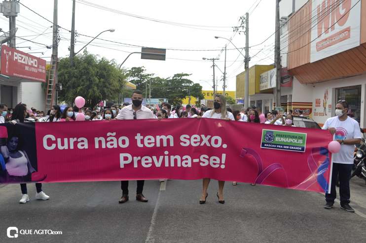 “Caminhada Rosa” reúne centenas de pessoas para alerta de prevenção ao câncer de mama em Eunápolis 99