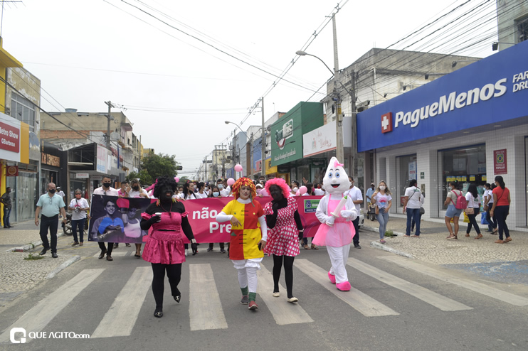 “Caminhada Rosa” reúne centenas de pessoas para alerta de prevenção ao câncer de mama em Eunápolis 100