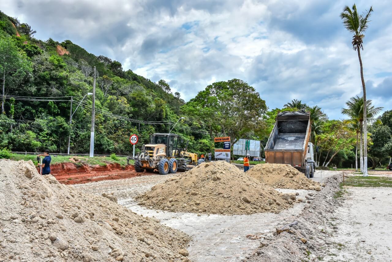 Prefeitura de Porto Seguro inicia grande projeto de mobilidade urbana na Orla Norte, com a construção de duas rotatórias 7