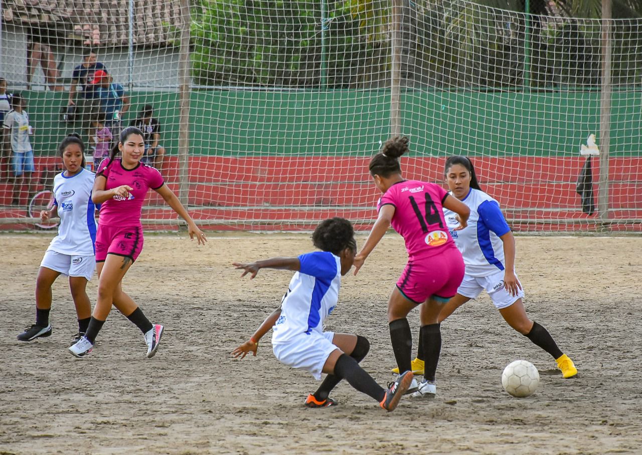 Abertura da Copa Guaiamum Feminina é marcada com show de bola 20