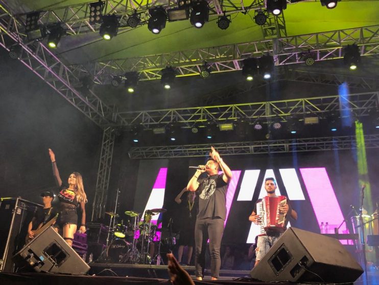 Forrozeiro Peruano em seu primeiro carnaval com carreira solo faz um show incrível na cidade de Rio de Contas Forrozeiro Peruano em seu primeiro carnaval com carreira solo faz um show incrível na cidade de Rio de Contas 5