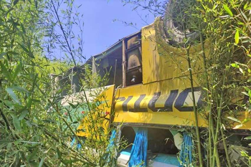 Ônibus que saiu de São Paulo para a Bahia cai em ribanceira deixa 8 mortos e 44 feridos 29