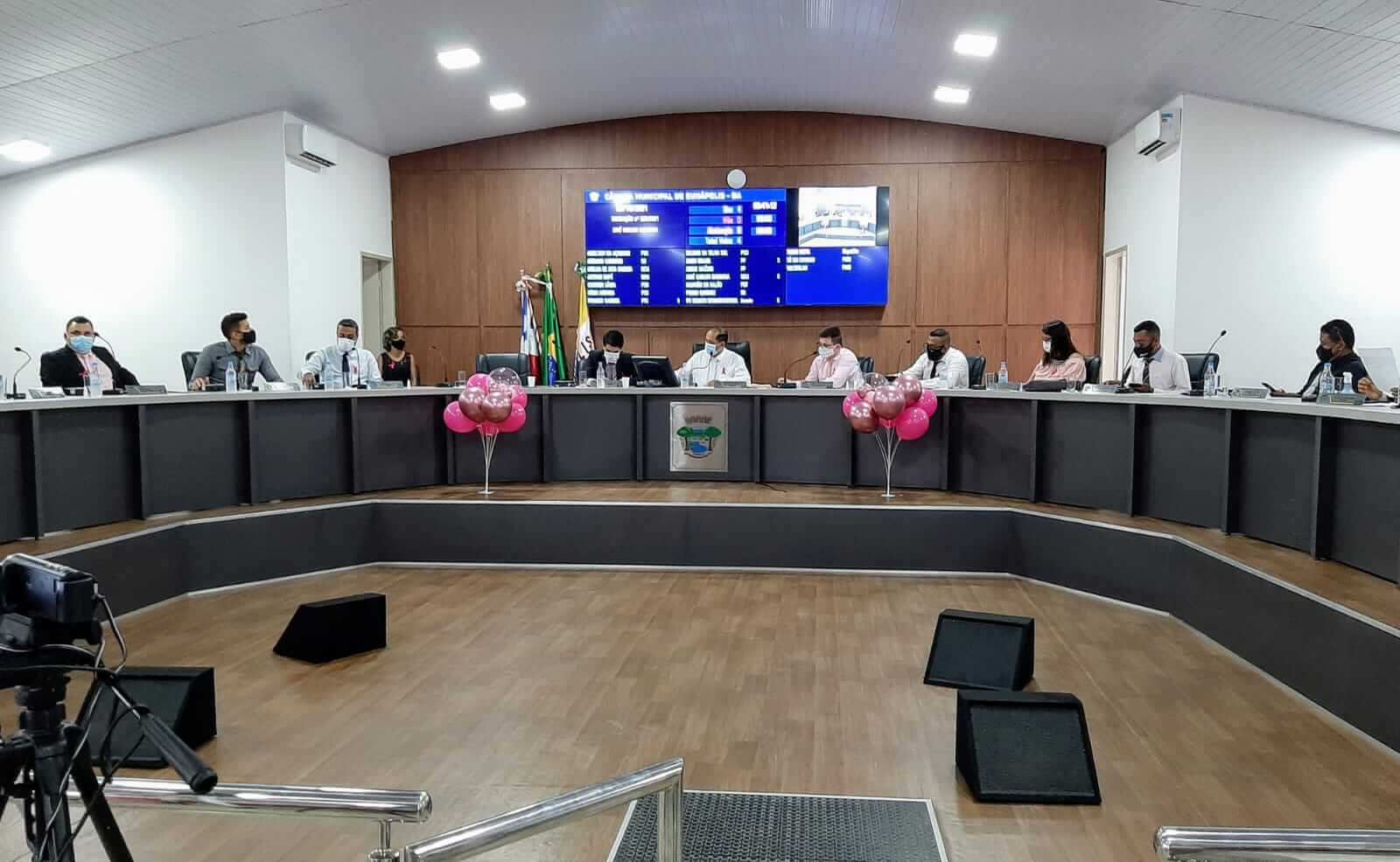 Câmara de Eunápolis abraça campanha e "veste" rosa para alertar sobre câncer 5