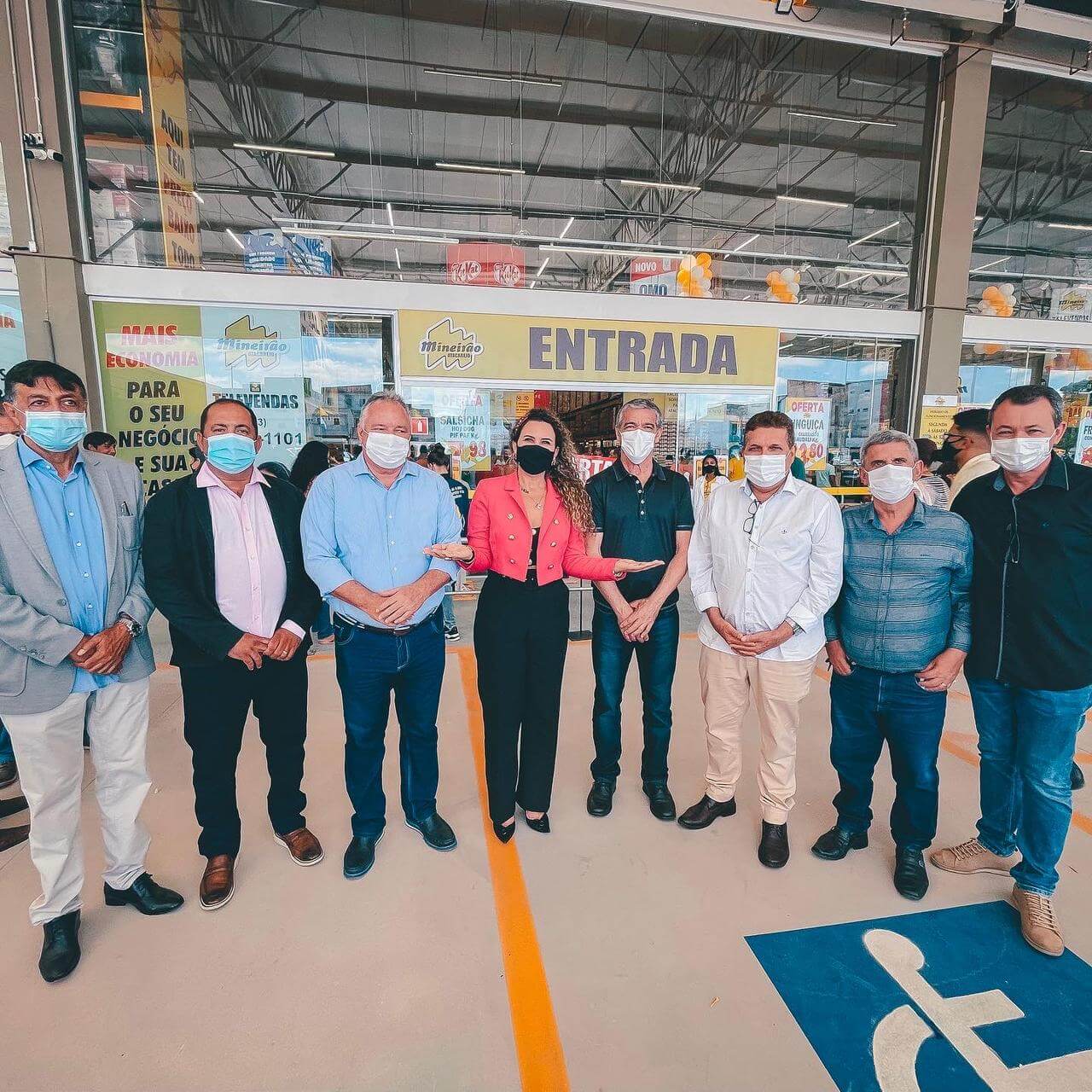 Prefeita Cordélia Torres prestigia inauguração de hipermercado em Eunápolis 4