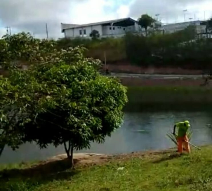 Secretaria de Serviços Públicos realiza limpeza de preservação na lagoa do Dinah Borges 13