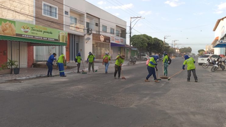 Eunápolis: ação de intensificação de limpeza urbana atende Avenida Norte Sul 4