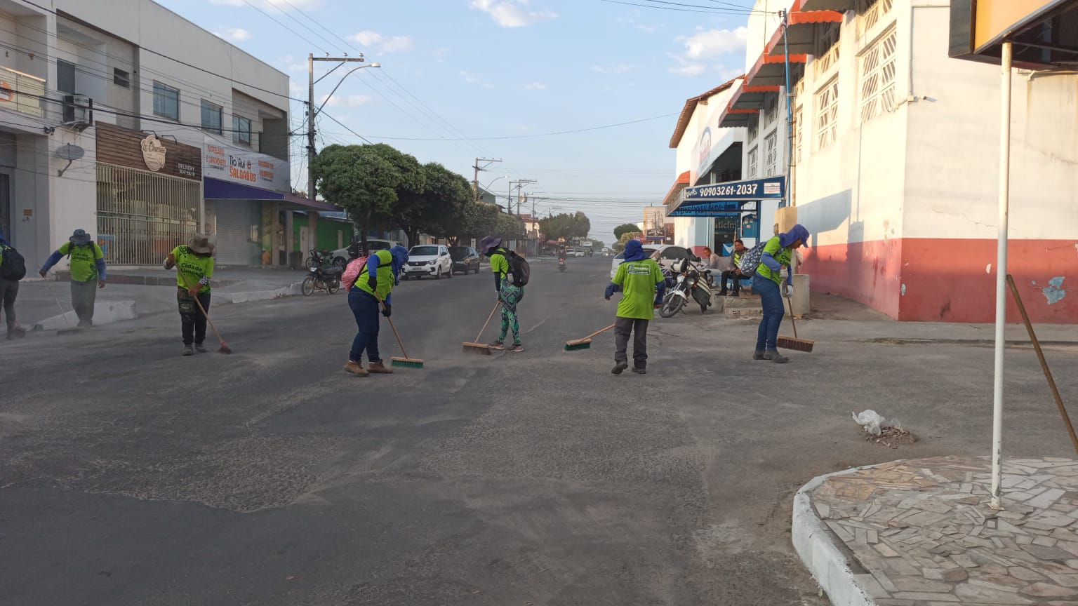Eunápolis: ação de intensificação de limpeza urbana atende Avenida Norte Sul 14