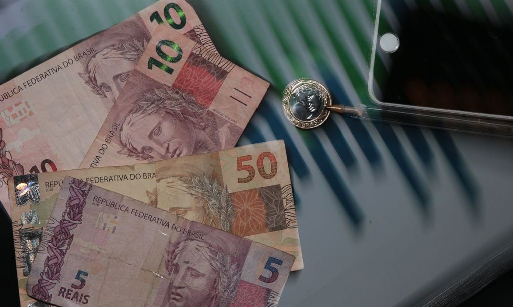 Salário mínimo em 2022 pode subir para R$ 1.200 2
